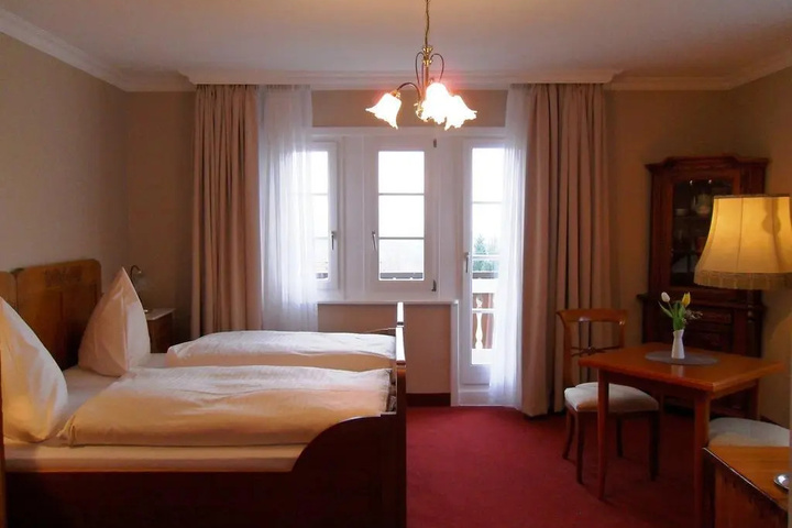 Room 2 of 8