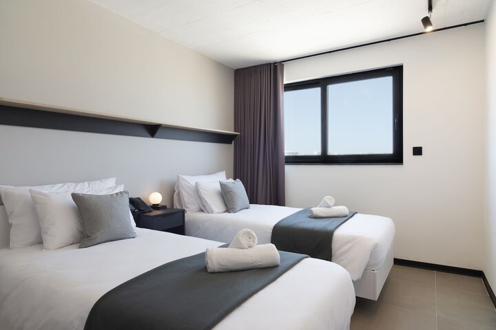 Room 3 of 87