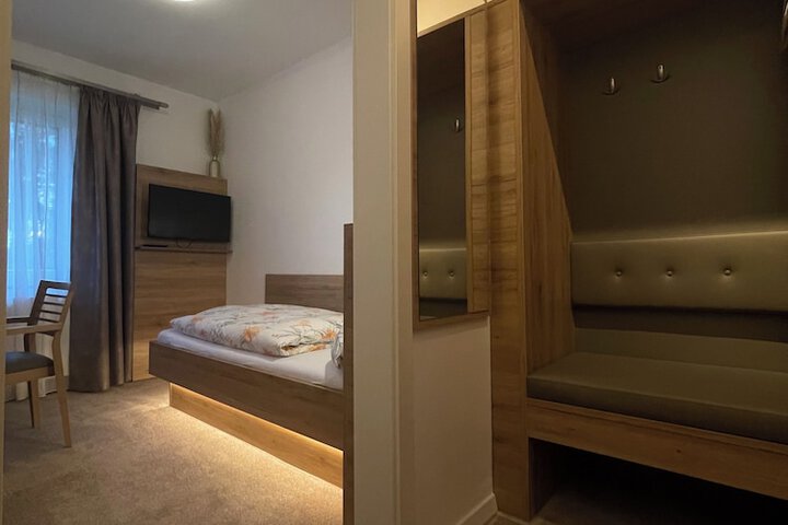 Room 8 of 22