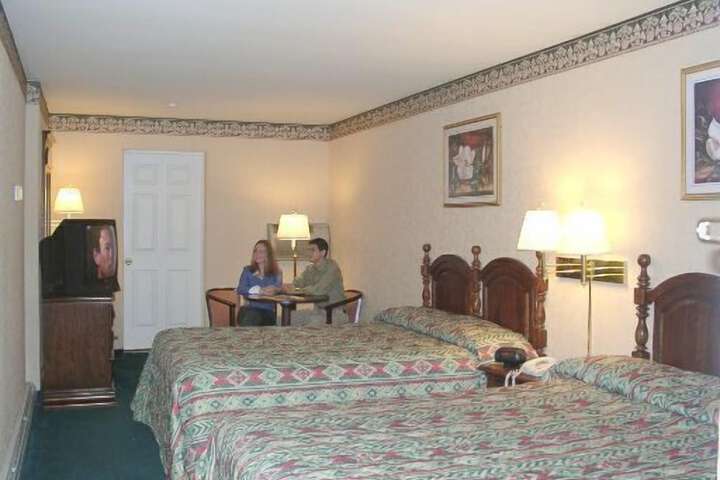 1 Queen Bed (1 of 9)