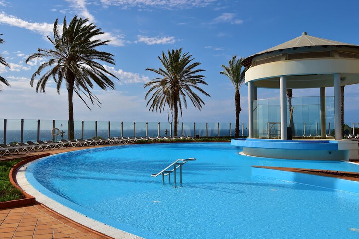 Pool 110 of 411