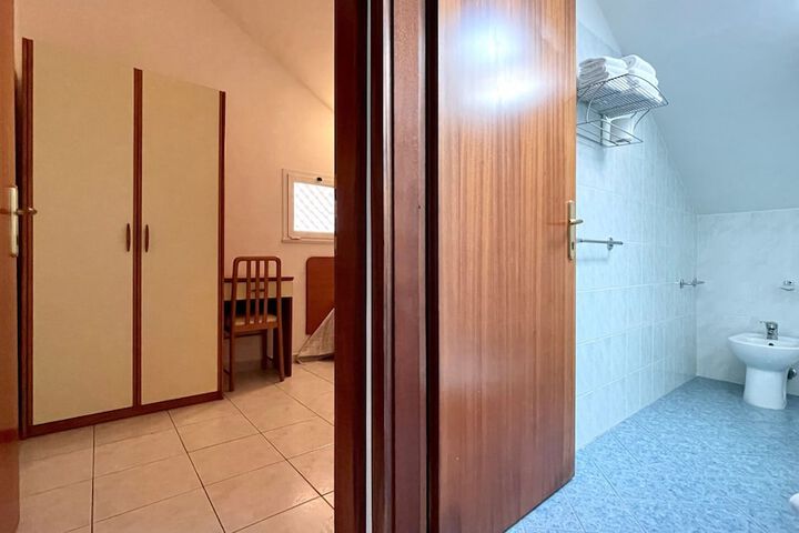 Room 33 of 87