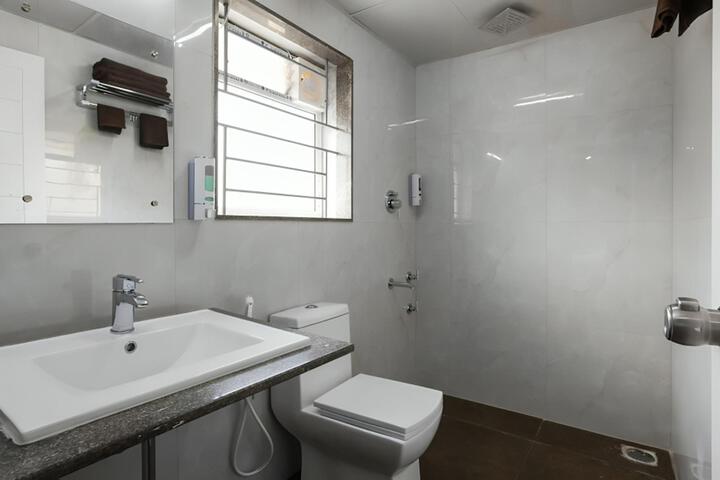 Room 10 of 12