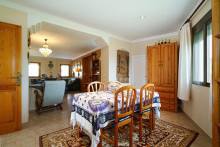 Room 12 of 33