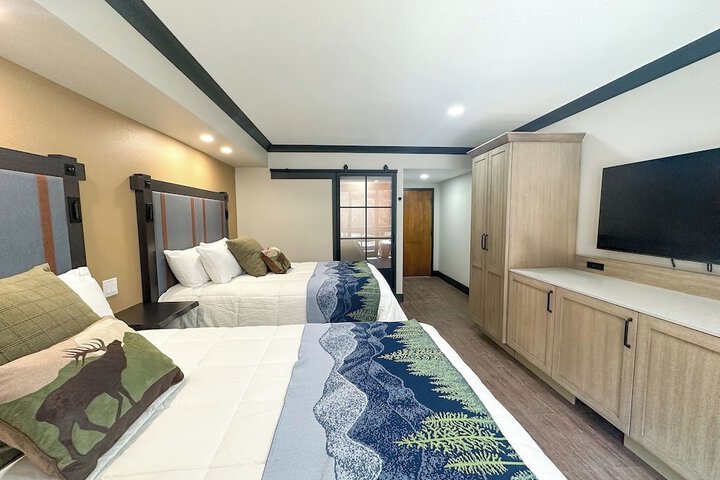 Room 4 of 33
