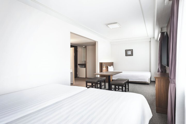 Room 13 of 22
