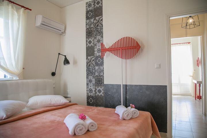 Room 3 of 100