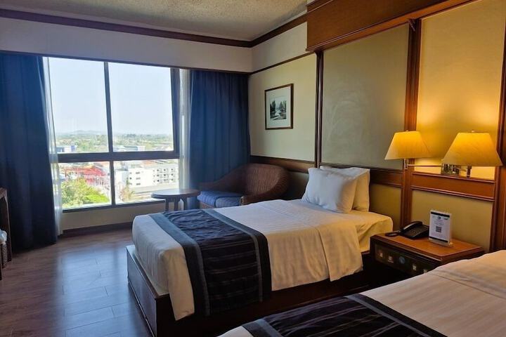 Room 25 of 122