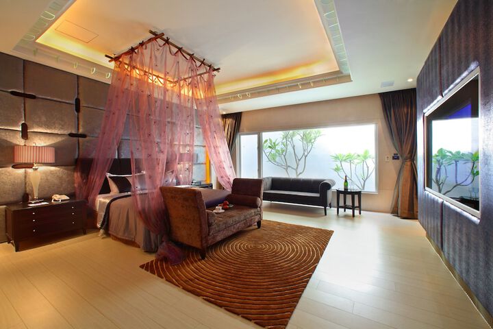 Room 18 of 32