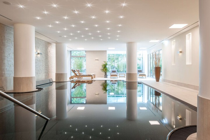 Hotel Pool