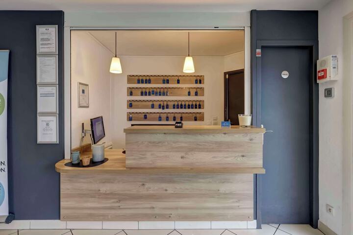 Entrance & Lobby