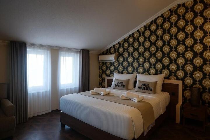 Room 6 of 15
