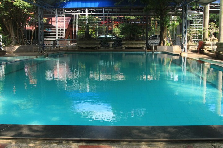 Hotel with Pool