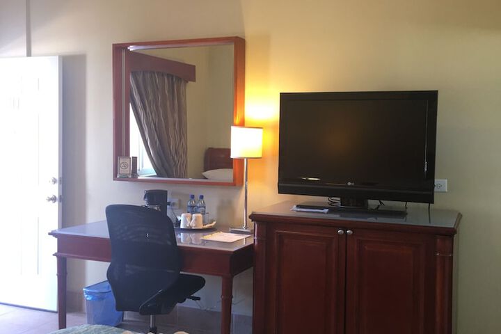 Room 4 of 139