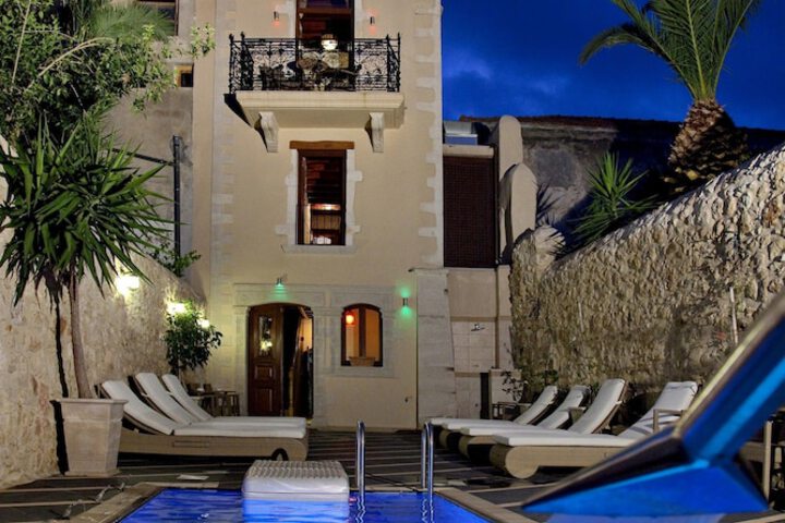 Pool Hotel