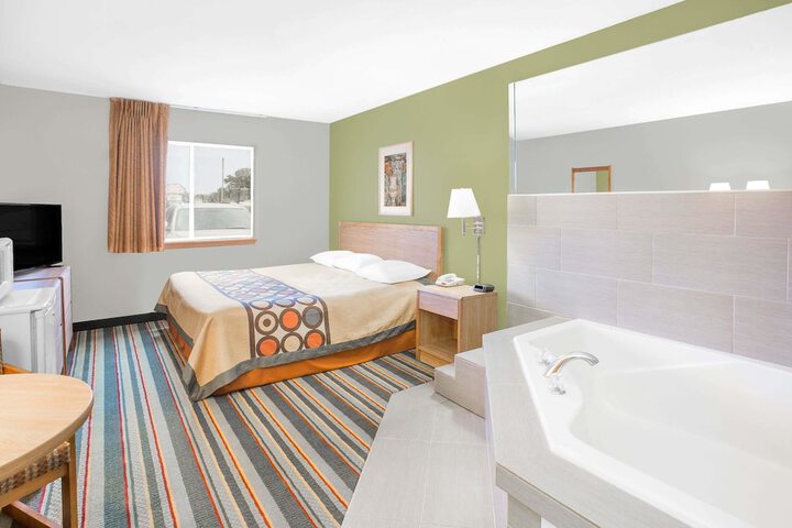 Studio Suite King Bed (2 of 7)
