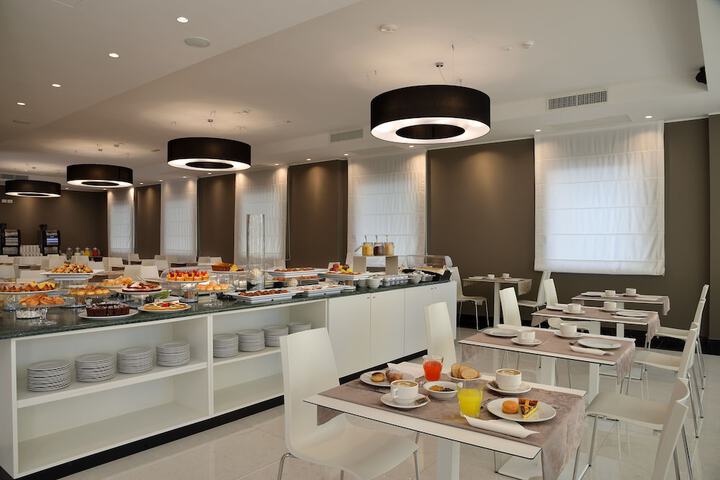 Dining 16 of 17