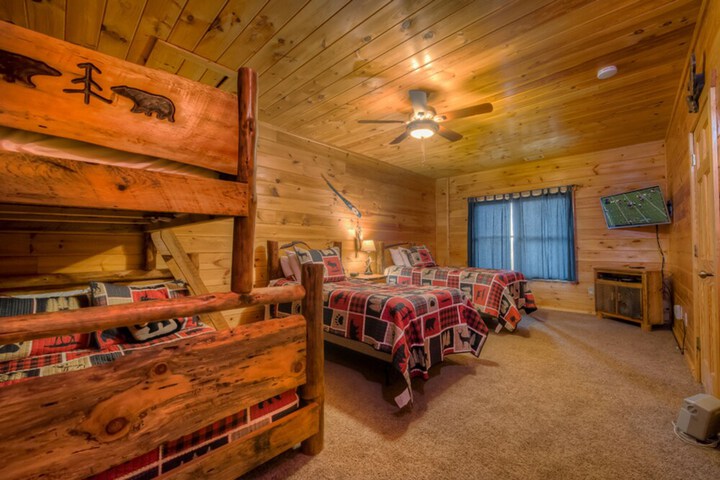 Room 5 of 9
