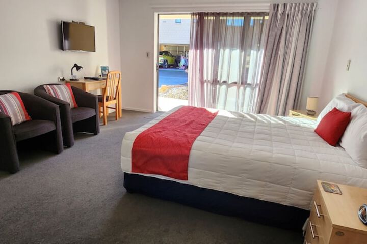 Room 6 of 63