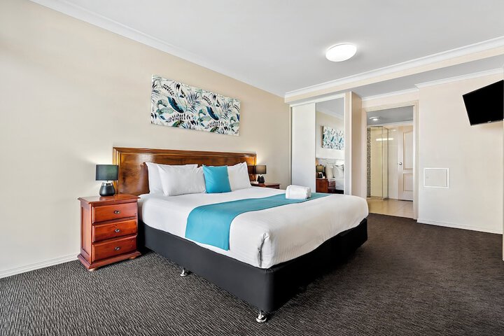 Room 8 of 90