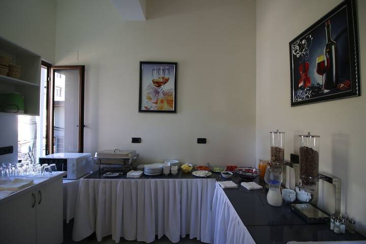 Dining 34 of 47