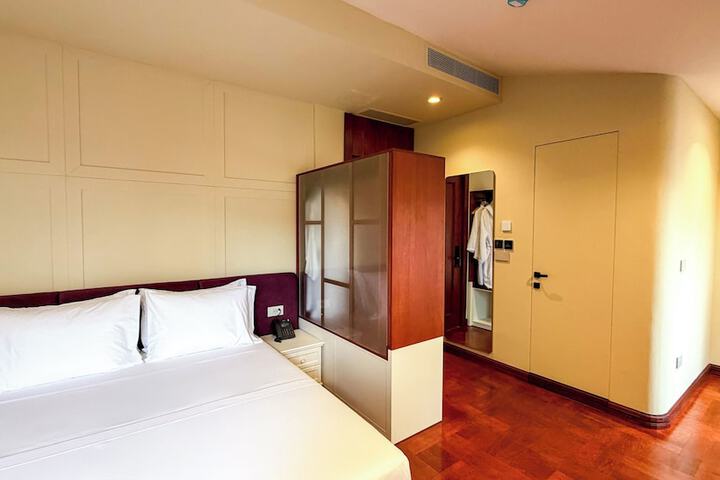 Room 22 of 96