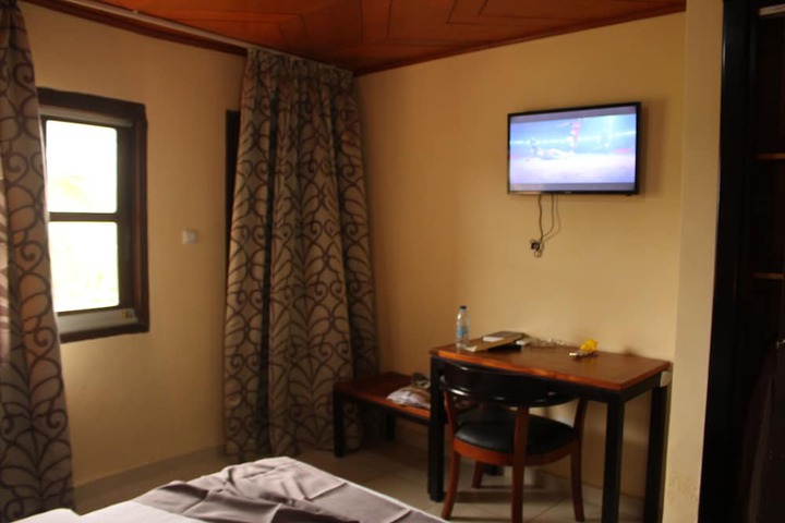 Room 13 of 37