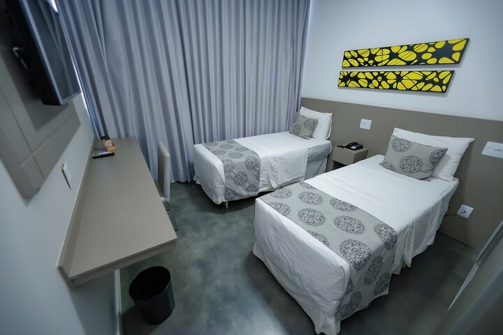 Room 18 of 100