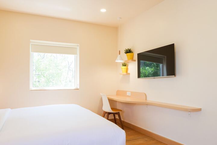 Room 9 of 25