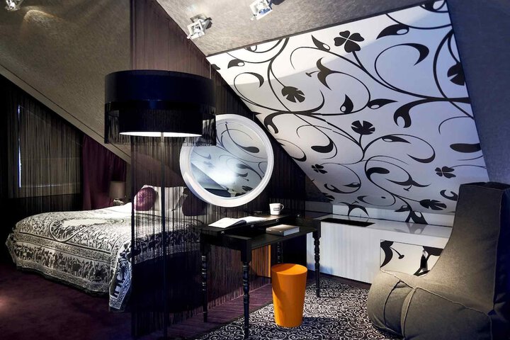 Room 63 of 215