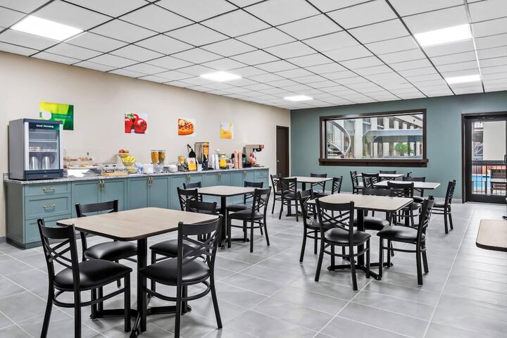 Breakfast area