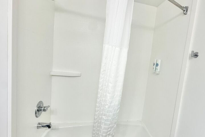 1 King Bed Bathtub Accessible (16 of 16)