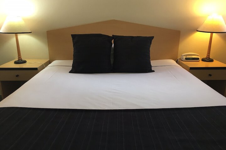 Room 4 of 34