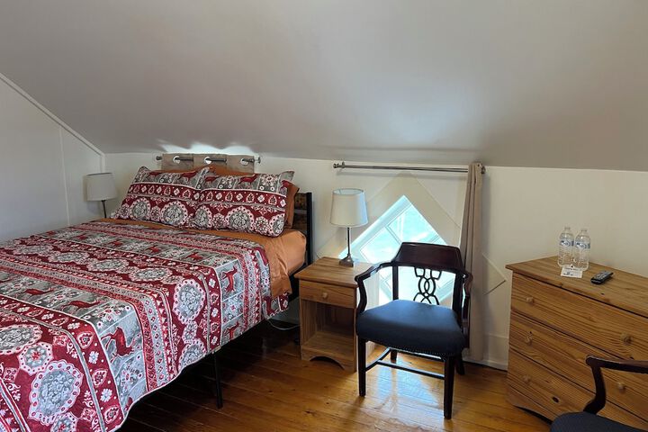 Room 52 of 103