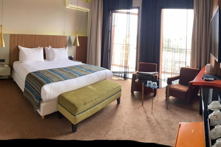 Room 5 of 11