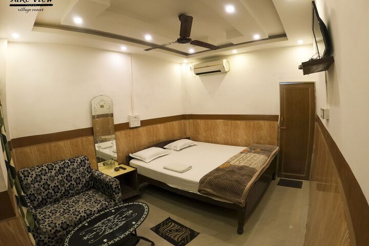 Room 7 of 13