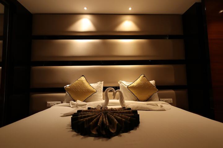 Room 13 of 28