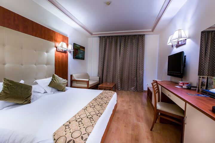 Room 28 of 126