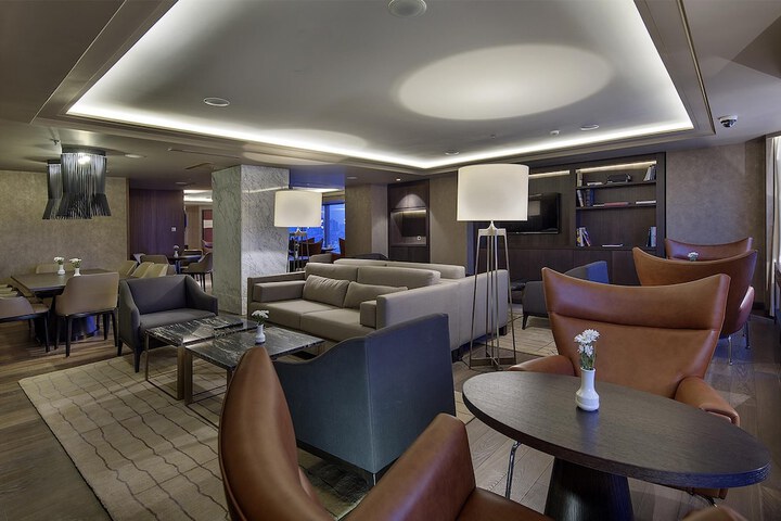 Lounge 202 of 243