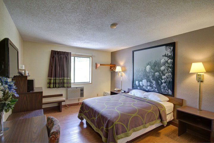 1 Queen Bed (19 of 20)