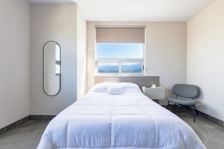 Room 28 of 233
