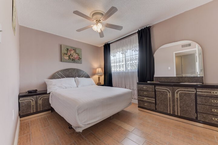 Room 5 of 32