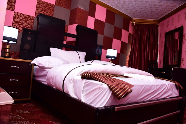 Room 10 of 36