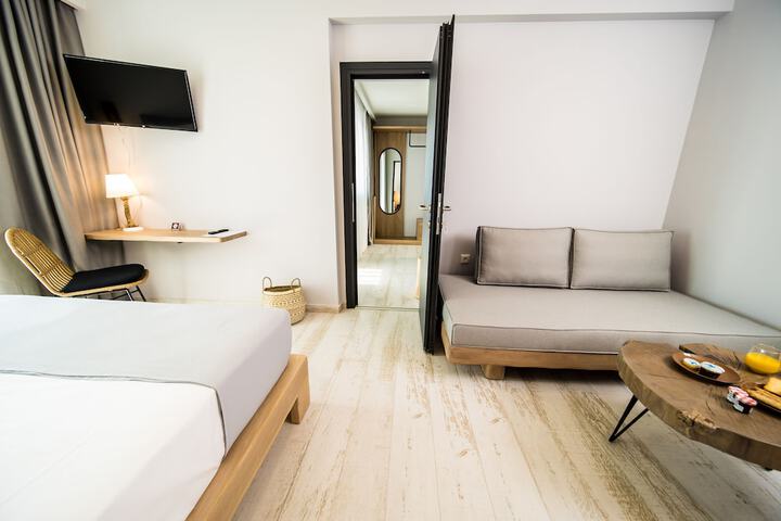 Room 10 of 82