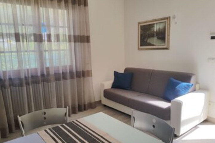 Room 10 of 16
