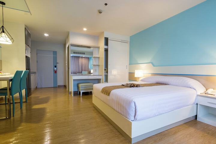 Room 33 of 104