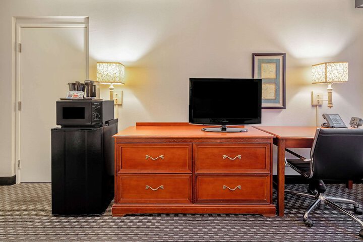 Double Bed Accessible (3 of 10)
