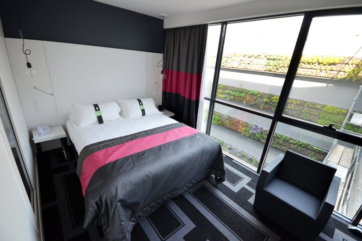 Room 21 of 173