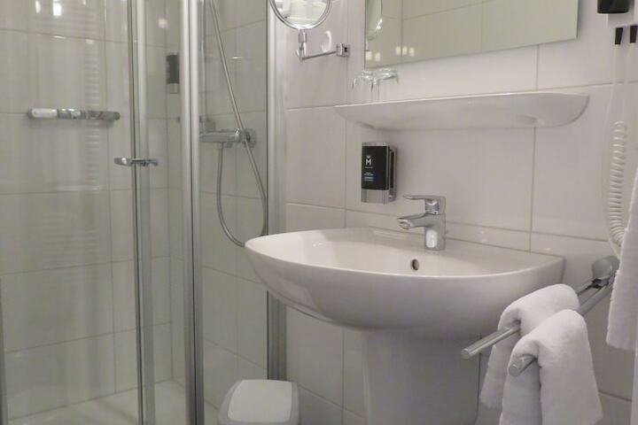 Room 11 of 23