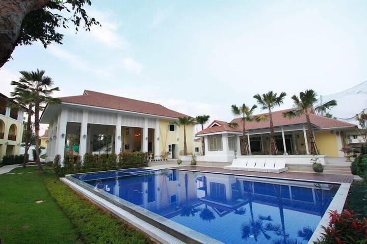 Pools & Facilities